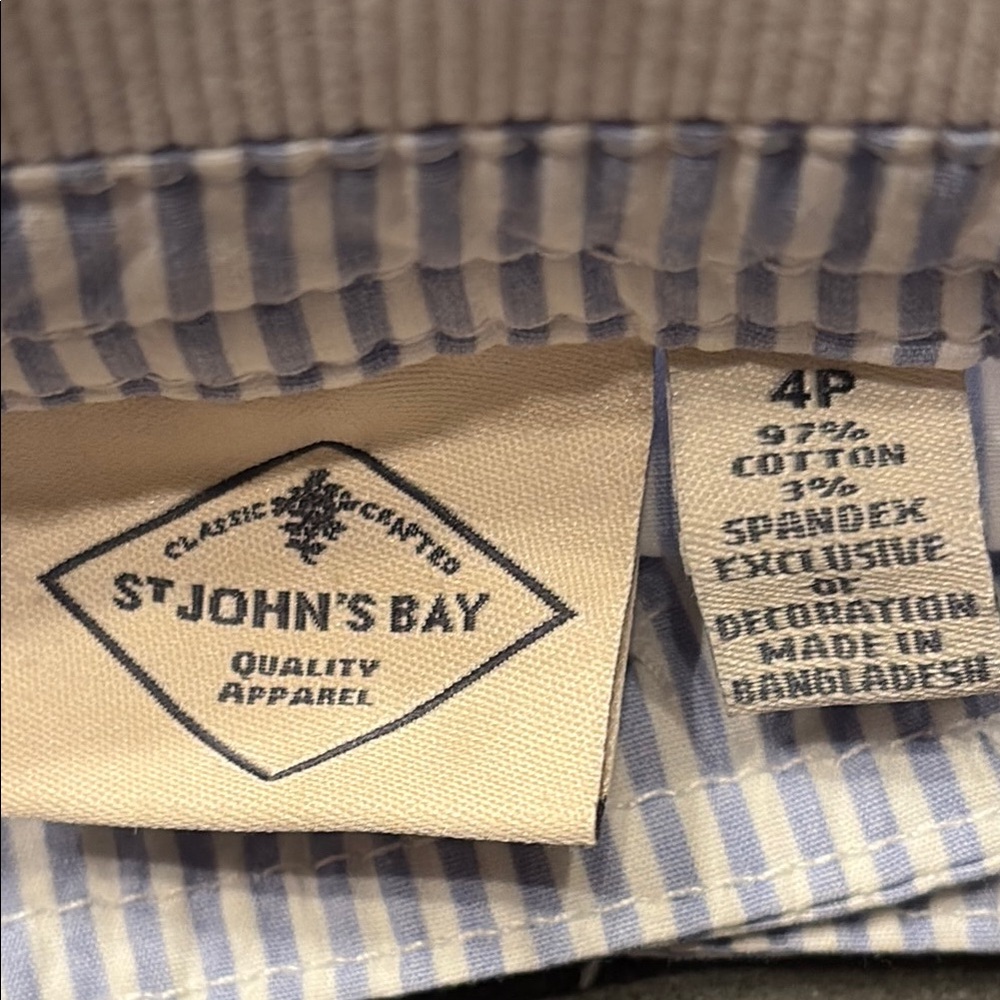St. John's Bay Blue and White Cargo Shorts for Casual Comfort - Picture 2 of 9